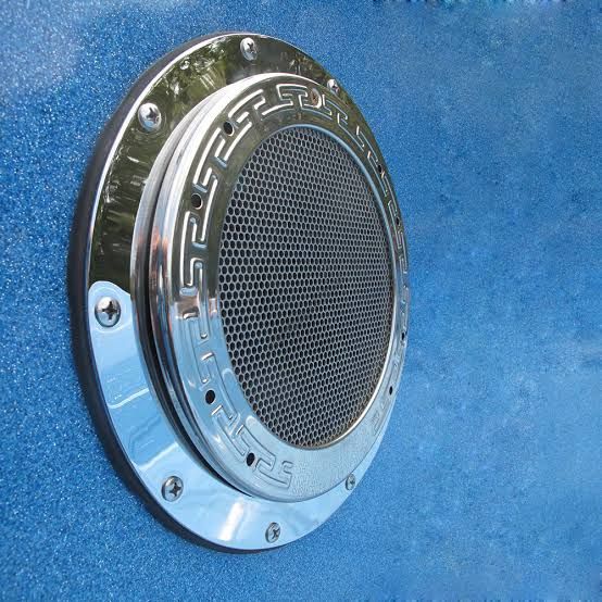 Instalação de falante subaquático em piscina — Background Automação