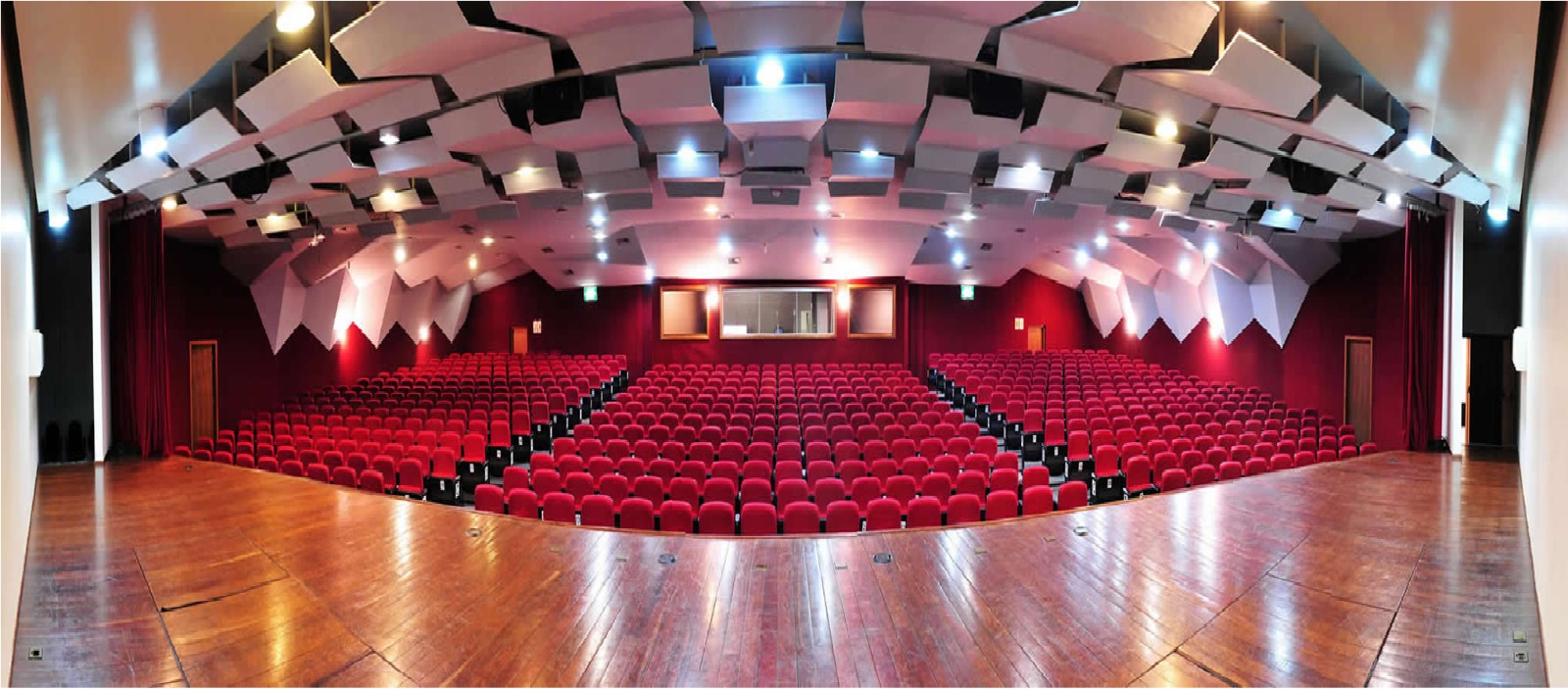 Instalação de sonorização profissional — SEBRAE-MT — Centro de Eventos do Pantanal (MT).